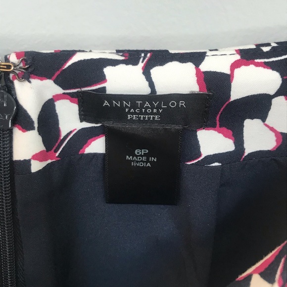 *JUST REDUCED* Ann Taylor Factory Skirt - Picture 5 of 8